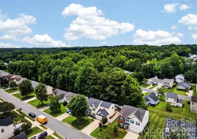 3rd image of 9833 Aventide Ln, Charlotte, NC 28215 | MLS# 4410455
