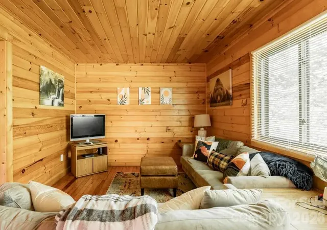 Photo 16 of Single family home for sale at 295 Blue Ridge Pkwy, Bryson City, NC 28713 | MLS# 4410466 | Listing updated on 2026-08-24