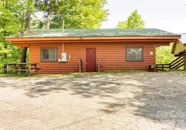 Photo 2 of Single family home for sale at 295 Blue Ridge Pkwy, Bryson City, NC 28713 | MLS# 4410466 | Listing updated on 2026-08-24