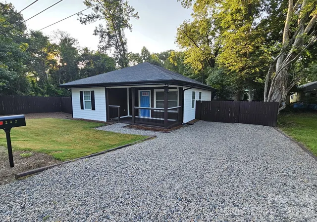 Photo 2 of Single family home for sale at 232 W 2nd Street, Kershaw, SC 29067 | MLS# 4410476 | Listing updated on 2026-09-01