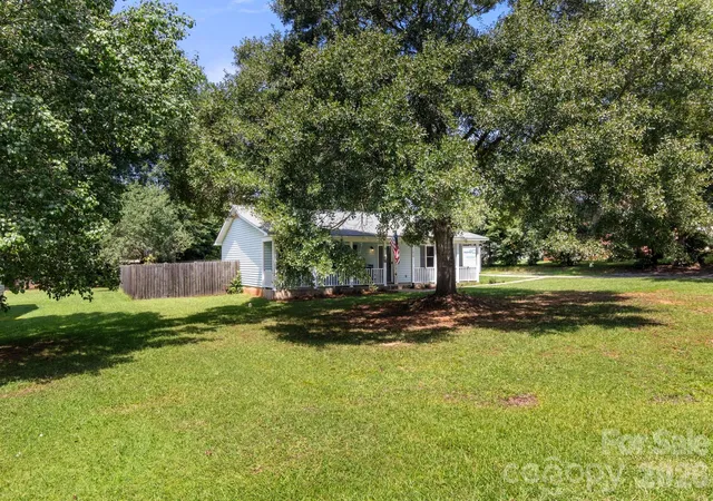 Photo 3 of Single family home for sale at 1820 Bridgewood Dr, Lancaster, SC 29720 | MLS# 4410487 | Listing updated on 2026-10-20