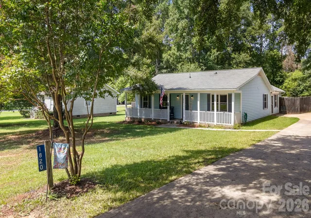 Photo 3 of Single family home for sale at 1820 Bridgewood Dr, Lancaster, SC 29720 | MLS# 4410487 | Listing updated on 2026-10-20