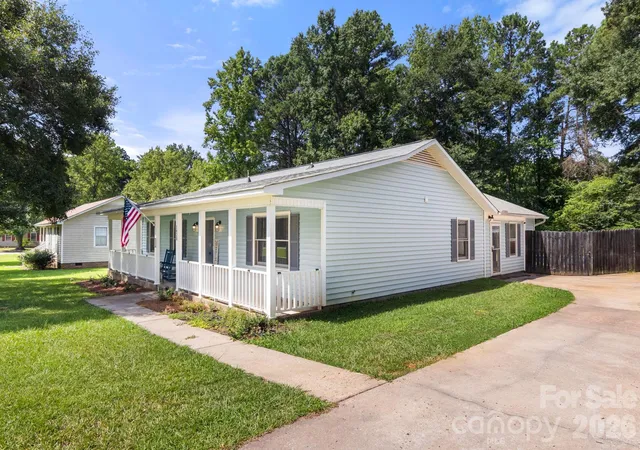 Photo 4 of Single family home for sale at 1820 Bridgewood Dr, Lancaster, SC 29720 | MLS# 4410487 | Listing updated on 2026-10-20