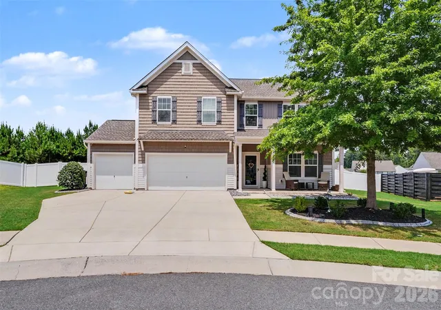 Photo 3 of Single family home for sale at 2834 Kinloch Ct, Clover, SC 29710 | MLS# 4410504 | Listing updated on 2026-09-29