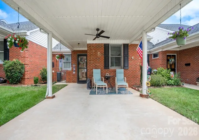 Photo 2 of Townhouse for sale at 19940 Oak Leaf Cir, Cornelius, NC 28031 | MLS# 4410513 | Listing updated on 2026-10-03