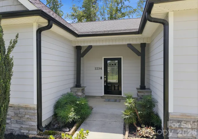 Photo 3 of Single family home for sale at 1234 Stonewyck Dr, Salisbury, NC 28146 | MLS# 4410528 | Listing updated on 2026-09-13