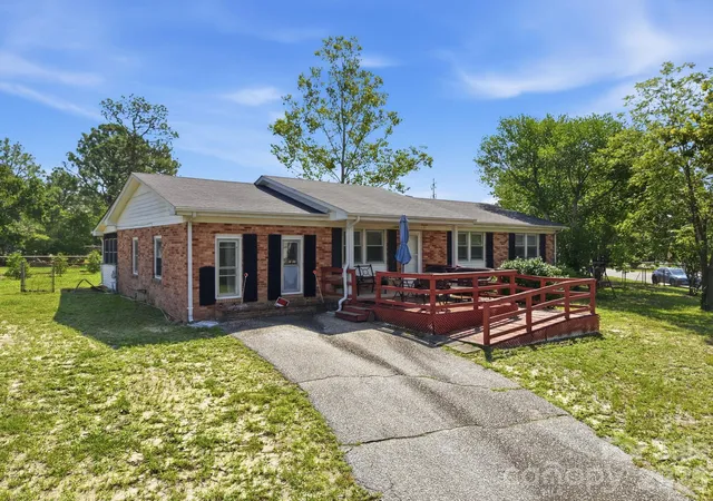 Photo 1 of Single family home for sale at 3261 Vardaman Ave, Hope Mills, NC 28348 | MLS# 4410540 | Listing updated on 2026-08-04