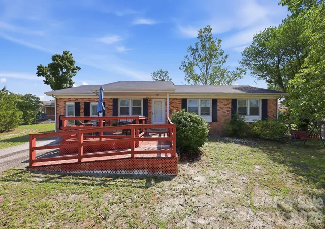 Photo 2 of Single family home for sale at 3261 Vardaman Ave, Hope Mills, NC 28348 | MLS# 4410540 | Listing updated on 2026-08-04