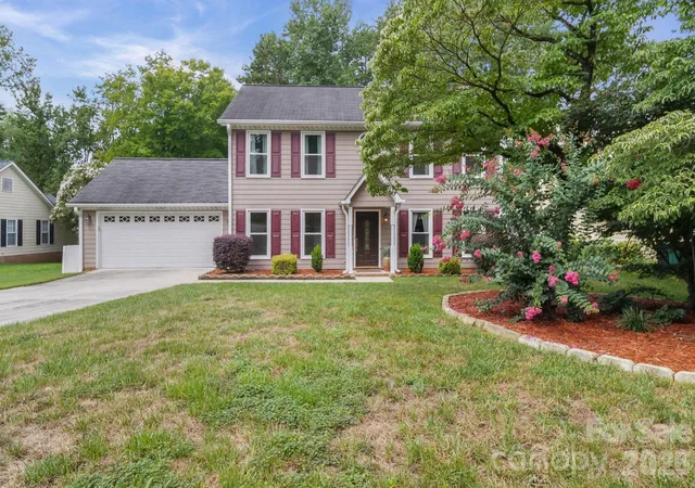 3rd image of 2527 Heathershire Ln, Matthews, NC 28105 | MLS# 4410552