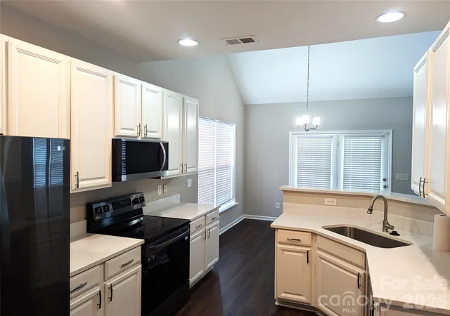 4th image of 10932 Stone Trail Rd, Charlotte, NC 28213 | MLS# 4410560