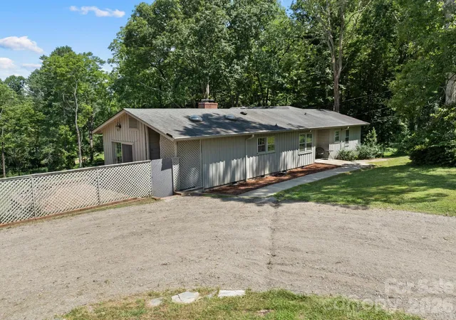 Photo 3 of Single family home for sale at 242 N Hills Dr, Hendersonville, NC 28791 | MLS# 4410562 | Listing updated on 2026-10-16