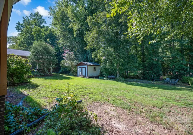 40th image of 3959 Holly Springs Dr, Newton, NC 28658 | MLS# 4410579
