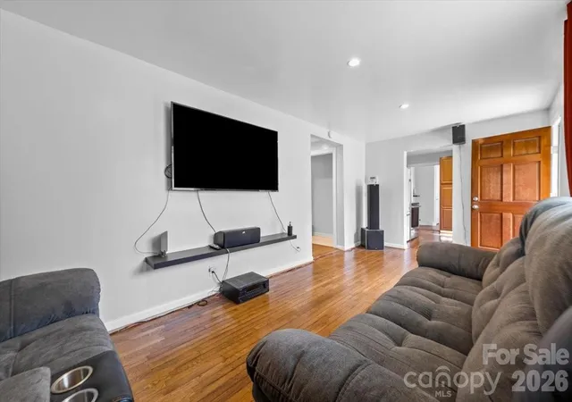 Photo 2 of Single family home for sale at 409 Toddville Rd, Charlotte, NC 28214 | MLS# 4410582 | Listing updated on 2026-09-06
