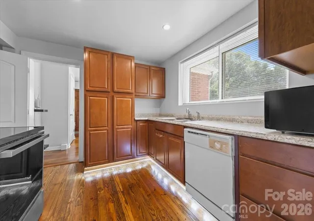Photo 2 of Single family home for sale at 409 Toddville Rd, Charlotte, NC 28214 | MLS# 4410582 | Listing updated on 2026-09-06
