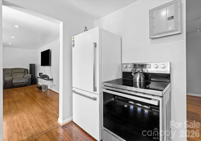 Photo 3 of Single family home for sale at 409 Toddville Rd, Charlotte, NC 28214 | MLS# 4410582 | Listing updated on 2026-09-06