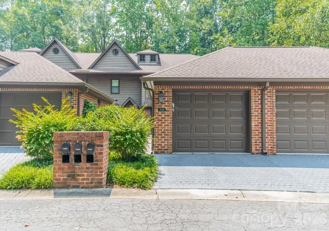 Photo 3 of Townhouse for sale at 7426 Newmans Ln, Charlotte, NC 28270 | MLS# 4410591 | Listing updated on 2026-10-24
