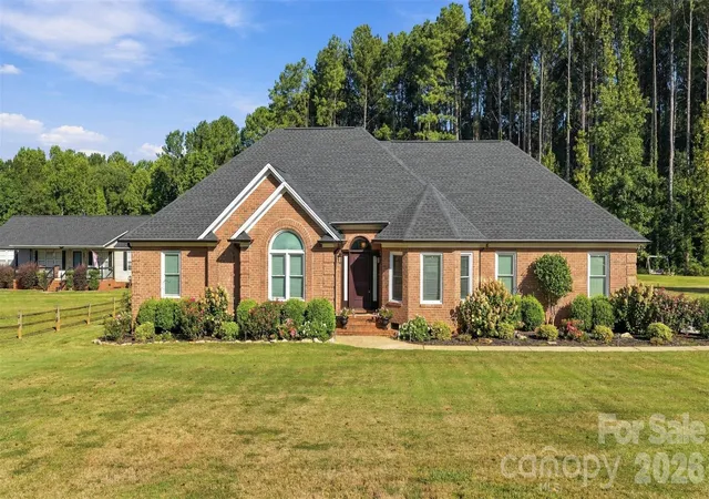 Photo 1 of Single family home for sale at 935 Killian Rd, Stanley, NC 28164 | MLS# 4410593 | Listing updated on 2026-09-27