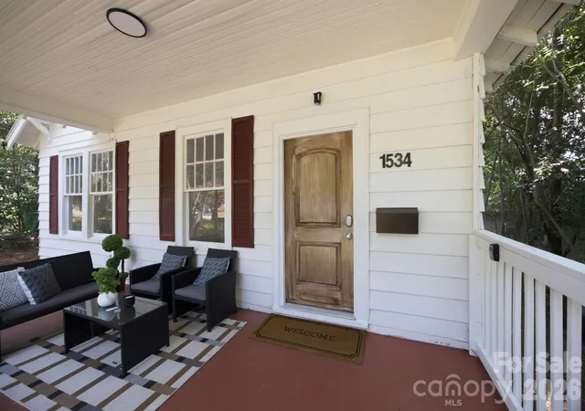 Photo 2 of Single family home for sale at 1534 Jennings St, Charlotte, NC 28216 | MLS# 4410599 | Listing updated on 2026-09-23