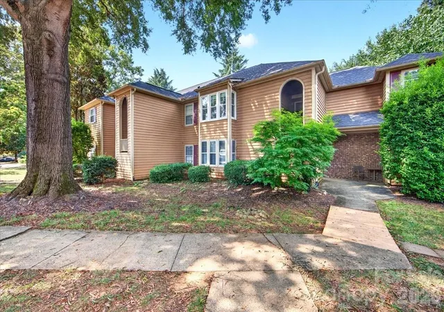 Photo 1 of Condo for sale at 3220 Selwyn Farms Ln #5, Charlotte, NC 28209 | MLS# 4410612 | Listing updated on 2026-09-28