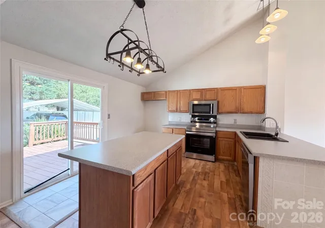 Photo 3 of Single family home for sale at 121 Driftwood Dr, Mooresville, NC 28117 | MLS# 4410615 | Listing updated on 2026-08-05