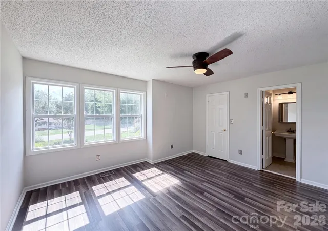 Photo 4 of Sale Pending at 121 Driftwood Dr, Mooresville, NC 28117 | MLS# 4410615 | Listing updated on 2026-10-01