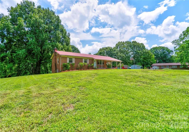 Photo 3 of Single family home for sale at 100 Sherwood Dr, Shelby, NC 28150 | MLS# 4410619 | Listing updated on 2026-08-18