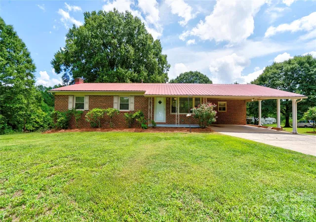Photo 3 of Single family home for sale at 100 Sherwood Dr, Shelby, NC 28150 | MLS# 4410619 | Listing updated on 2026-08-18