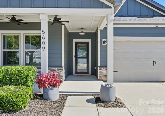Photo 1 of Single family home for sale at 5609 Lavaux Ct, Charlotte, NC 28214 | MLS# 4410634 | Listing updated on 2026-10-10