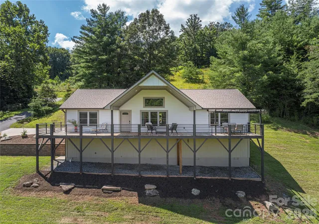 Photo 2 of Single family home for sale at 68 Clear View Dr, Mars Hill, NC 28754 | MLS# 4410650 | Listing updated on 2026-09-17