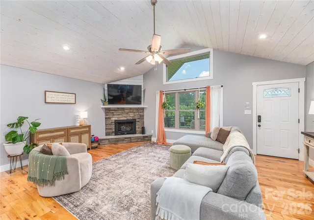 Photo 3 of Single family home for sale at 68 Clear View Dr, Mars Hill, NC 28754 | MLS# 4410650 | Listing updated on 2026-09-17