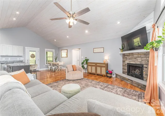 Photo 4 of Single family home for sale at 68 Clear View Dr, Mars Hill, NC 28754 | MLS# 4410650 | Listing updated on 2026-09-17