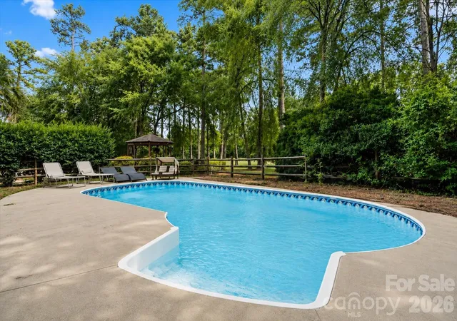 4th image of 4519 Crownvista Dr, Charlotte, NC 28269 | MLS# 4410670