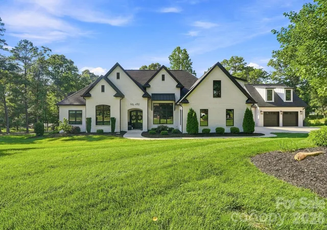 Photo 2 of Single family home for sale at 4761 Glen Holw Ln Ne, Hickory, NC 28601 | MLS# 4410689 | Listing updated on 2026-08-13