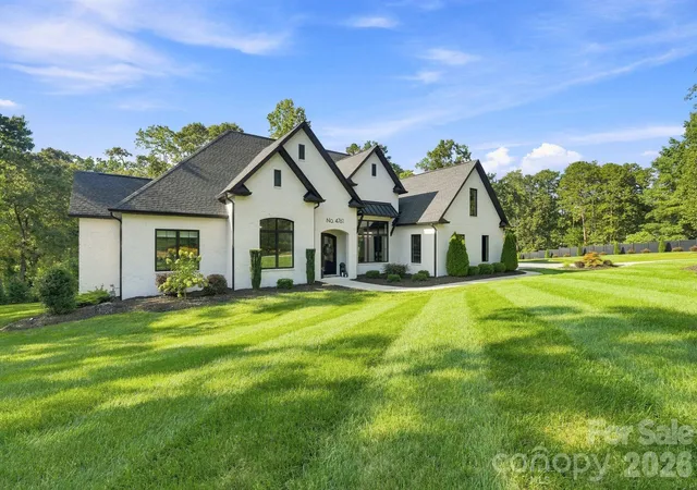 Photo 3 of Single family home for sale at 4761 Glen Holw Ln Ne, Hickory, NC 28601 | MLS# 4410689 | Listing updated on 2026-08-13