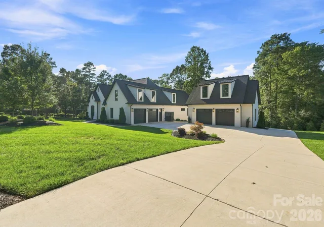 Photo 3 of Single family home for sale at 4761 Glen Holw Ln NE, Hickory, NC 28601 | MLS# 4410689 | Listing updated on 2026-08-13