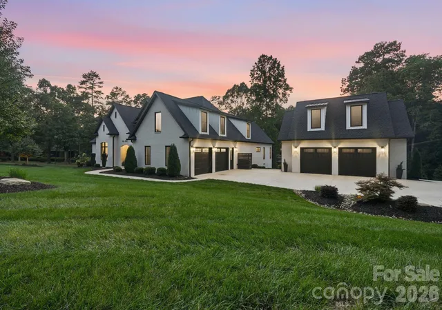 Photo 4 of Single family home for sale at 4761 Glen Holw Ln NE, Hickory, NC 28601 | MLS# 4410689 | Listing updated on 2026-08-13