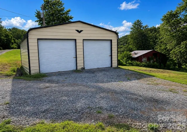 Photo 3 of Single family home for sale at 81 Frye Hts Ln, Taylorsville, NC 28681 | MLS# 4410741 | Listing updated on 2026-09-02