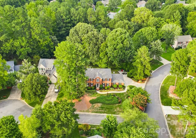 Photo 3 of Single family home for sale at 4113 Hallam Ct, Charlotte, NC 28269 | MLS# 4410743 | Listing updated on 2026-09-07