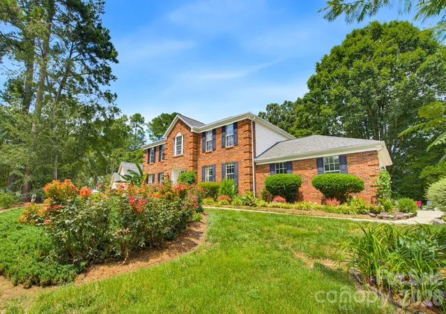 Photo 3 of Single family home for sale at 4113 Hallam Ct, Charlotte, NC 28269 | MLS# 4410743 | Listing updated on 2026-09-07