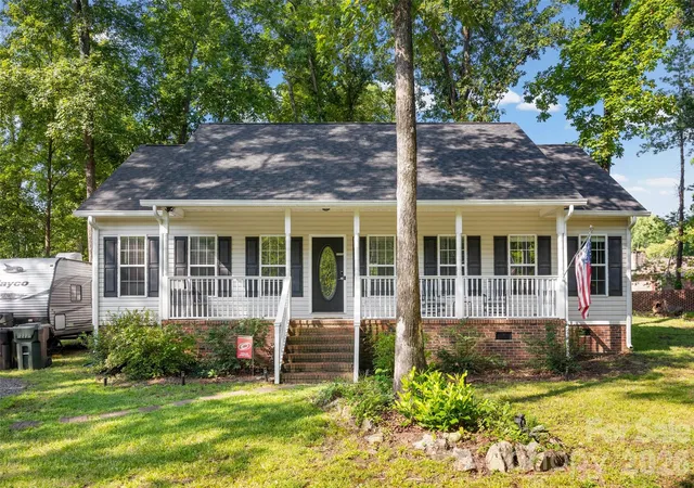 Photo 1 of Single family home for sale at 210 Pinewood Ln, Rock Hill, SC 29730 | MLS# 4410773 | Listing updated on 2026-10-05