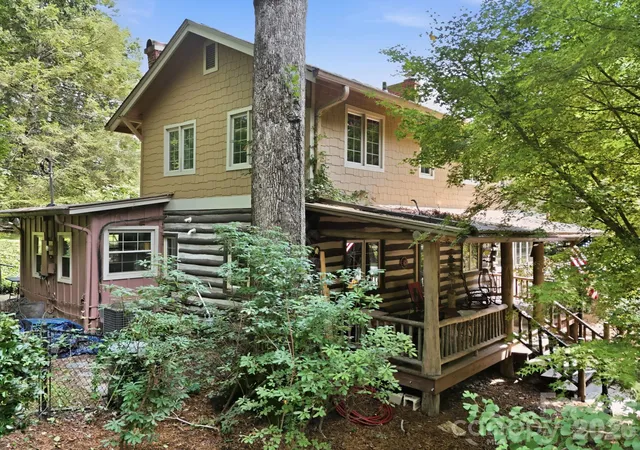 Photo 3 of Single family home for sale at 1925 Laurel Park Hwy, Hendersonville, NC 28739 | MLS# 4410805 | Listing updated on 2026-08-22