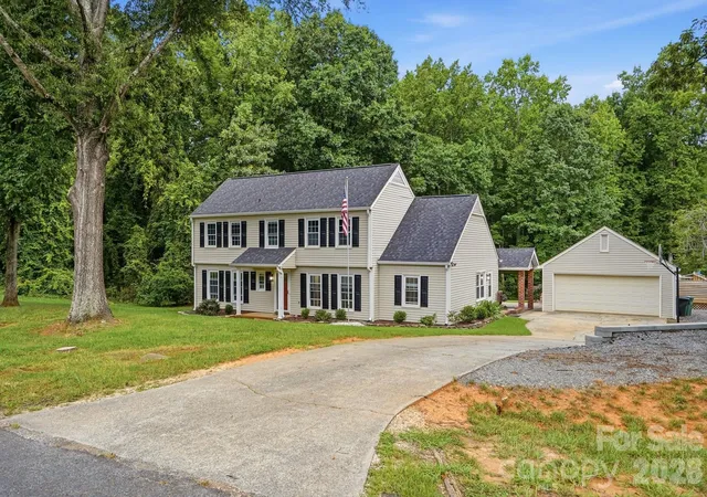 Photo 2 of Single family home for sale at 10211 Meadow Holw Dr, Mint Hill, NC 28227 | MLS# 4410813 | Listing updated on 2026-10-05