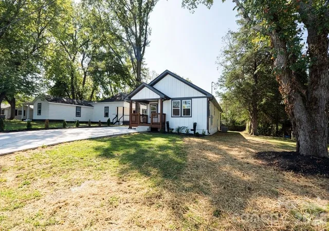 Photo 2 of Single family home for sale at 1407 Birch St, Kannapolis, NC 28081 | MLS# 4410819 | Listing updated on 2026-09-20