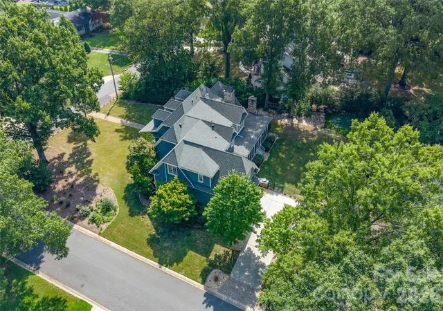 Photo 4 of Single family home for sale at 2800 Wintergreen Dr, Charlotte, NC 28211 | MLS# 4410831 | Listing updated on 2026-10-27