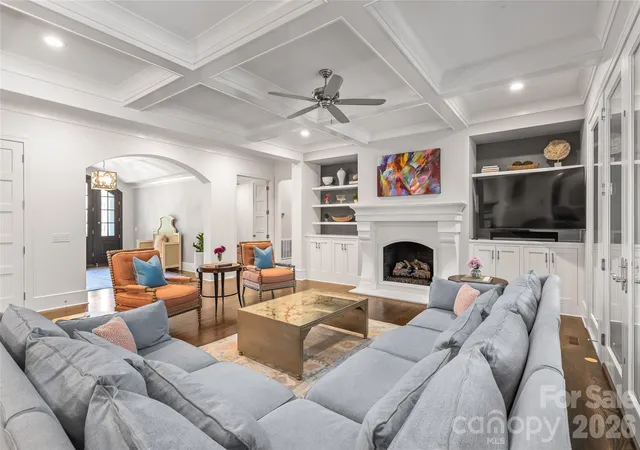 Photo 3 of Single family home for sale at 2800 Wintergreen Dr, Charlotte, NC 28211 | MLS# 4410831 | Listing updated on 2026-10-27