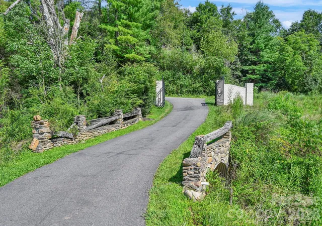 Photo 2 of Single family home for sale at 170 Bull Crk Rd, Mars Hill, NC 28754 | MLS# 4410836 | Listing updated on 2026-08-11