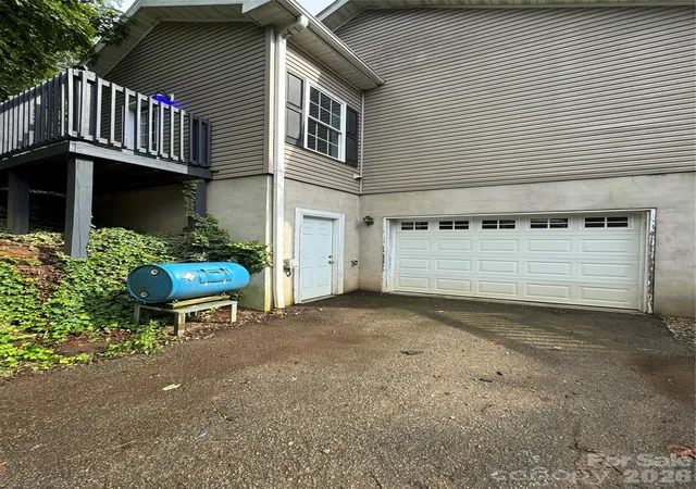 Photo 5 of Single family home for sale at 1886 Old Linville Rd, Marion, NC 28752 | MLS# 4410849 | Listing updated on 2026-08-26