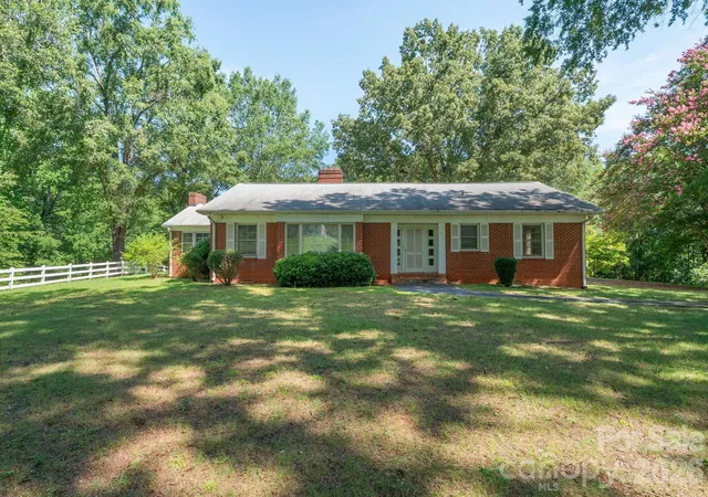 2nd image of 17 E Murray St, Maiden, NC 28650 | MLS# 4410850
