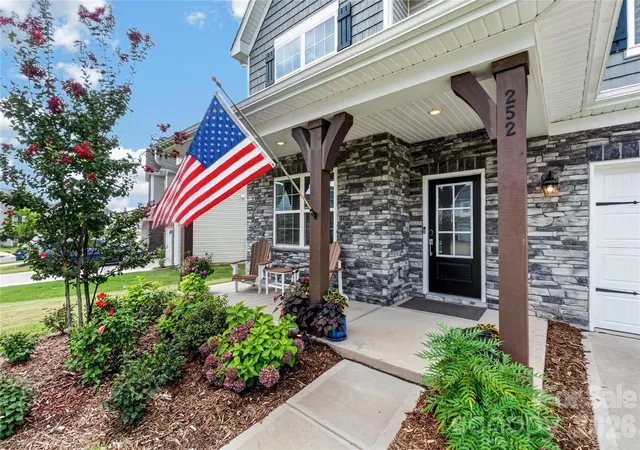Photo 4 of Single family home for sale at 252 Kennerly Ctr Dr, Mooresville, NC 28115 | MLS# 4410853 | Listing updated on 2026-09-19