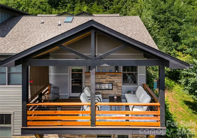 Photo 2 of Townhouse for sale at 409 Kessler Pl, Asheville, NC 28804 | MLS# 4410858 | Listing updated on 2026-09-25